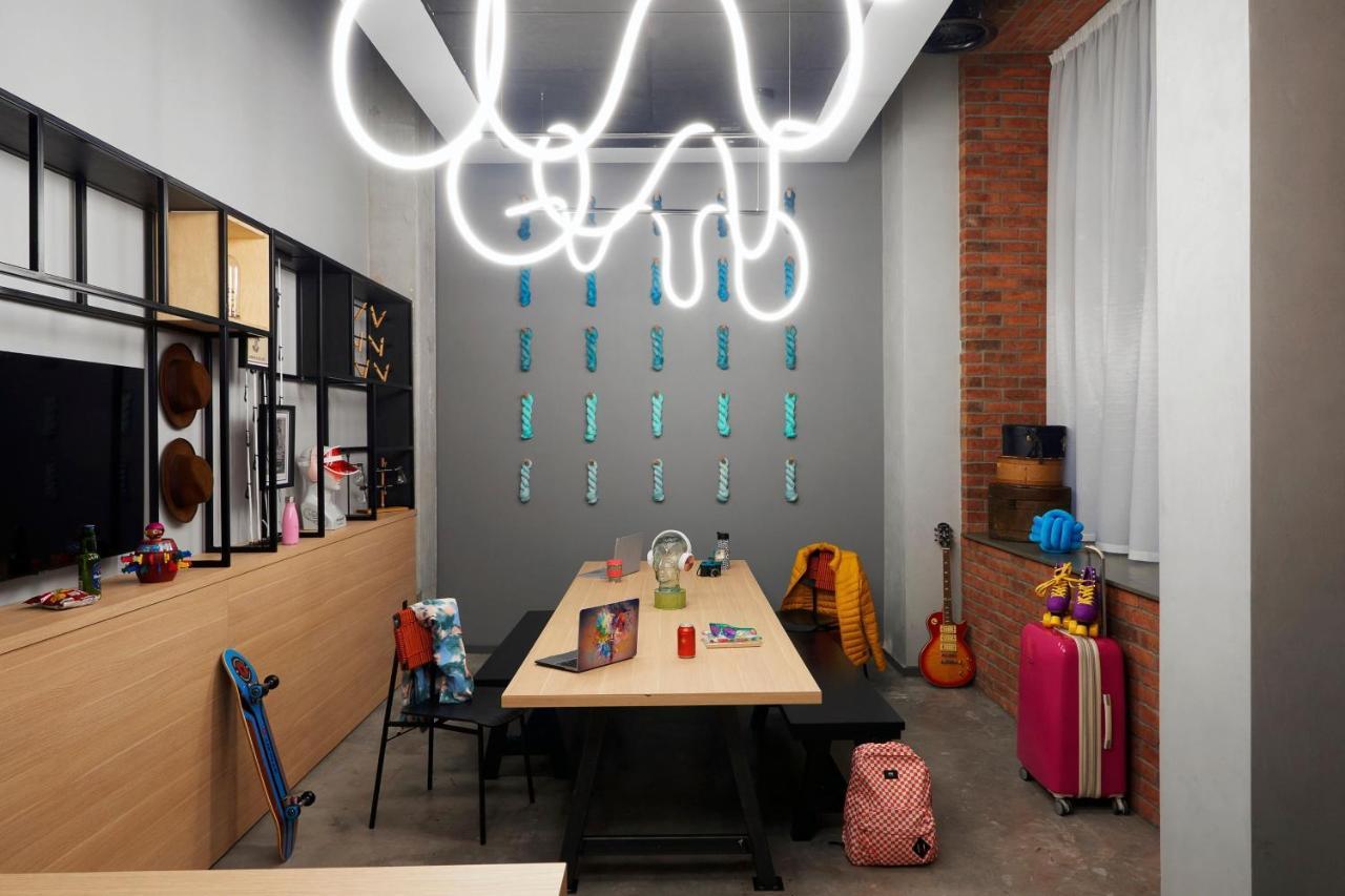 Moxy Manchester City Exterior photo